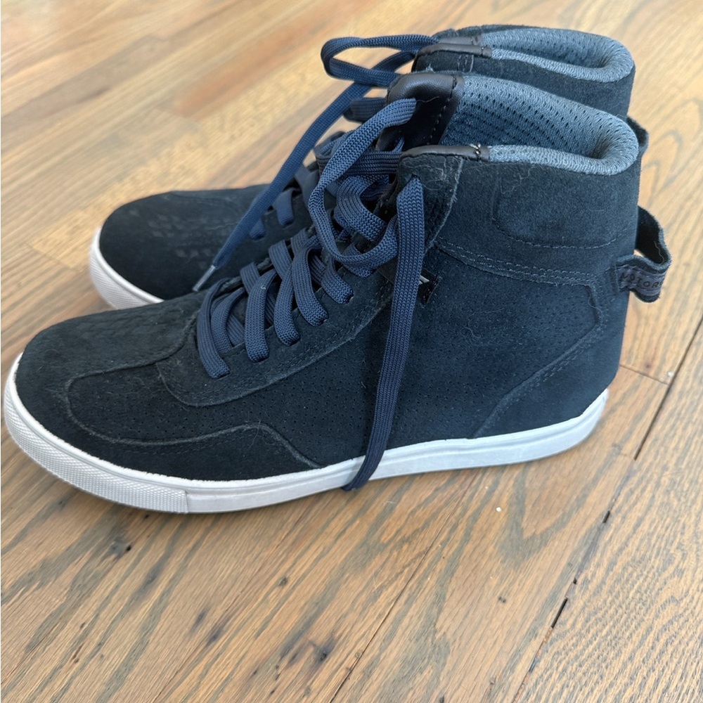 Motorcycle shoes